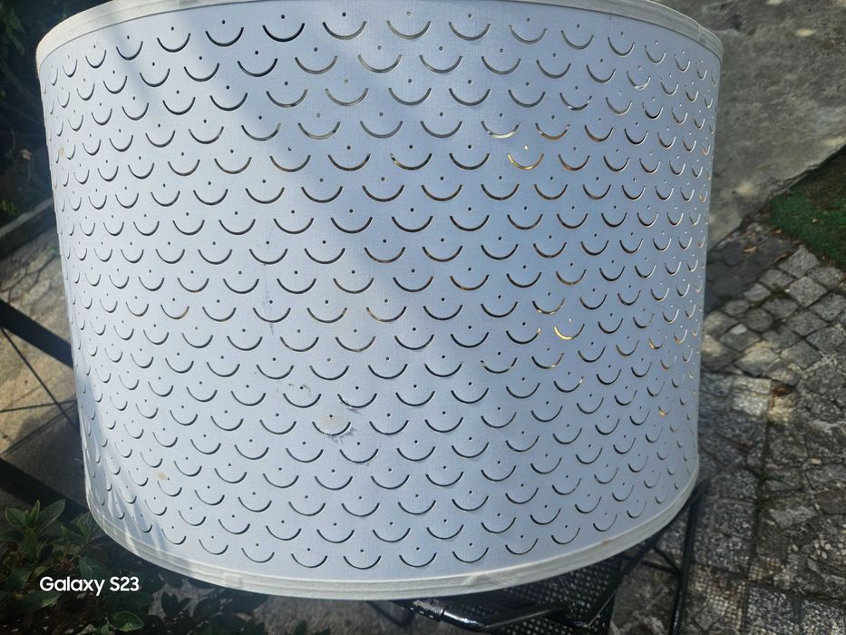 Vende-se, candeeiro sem uso