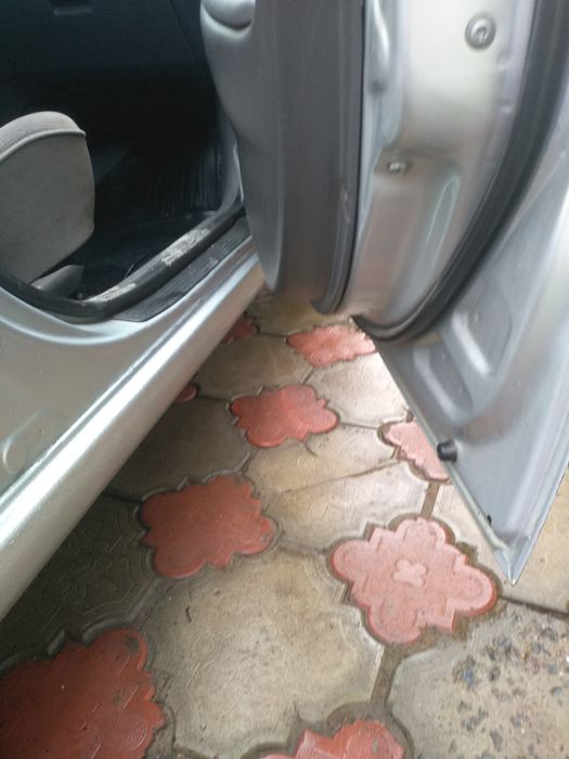 Продаю Тойота авенсис 2.0 Диз