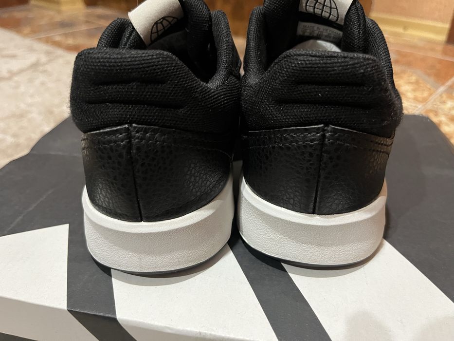 Демісезонні кросівки adidas