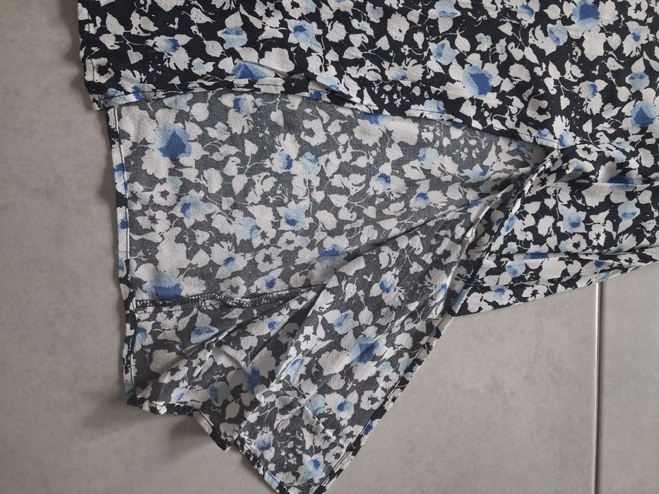 Sukienka w kwiaty Reserved M