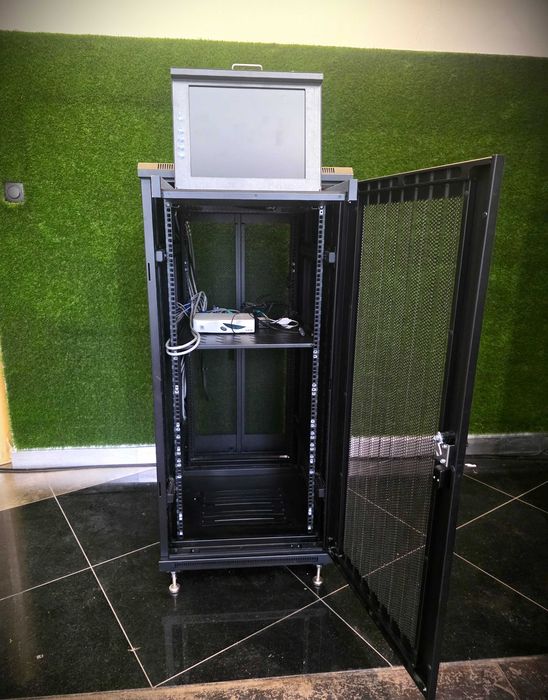 serwer, szafa stojąca rack 27U 600x800 + KVM + konsola