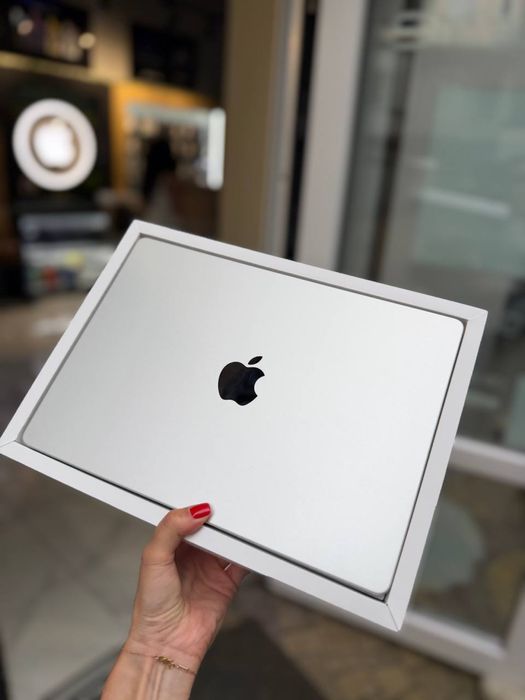 Apple MacBook Pro 14 with Apple M5, 512GB, 10CPU / 10GPU, 16GB RAM, Silver (MDE44)