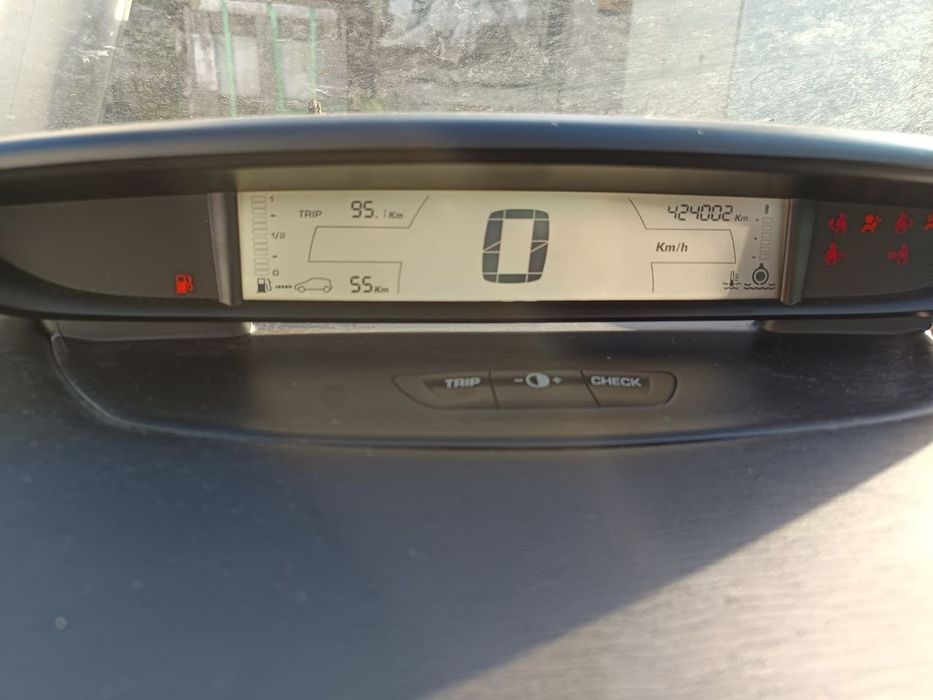 citroen c4 2004 1.6 benz gaz LPG  5-drzwi brak oc pt do naprawy