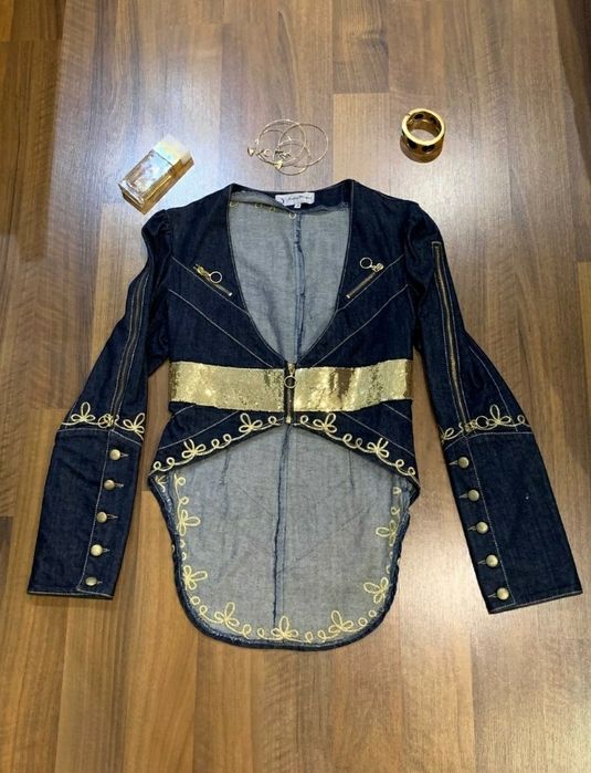 Красивый джинсовый пиджак