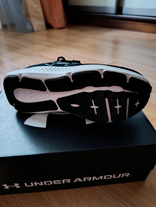 Жіночі кросівки для бігу Under Armour Charged  Pursuit 3