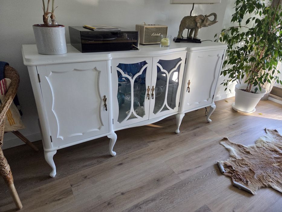 Aparador antigo restaurado Queen Anne