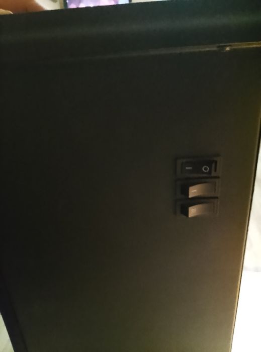 Kominek elektryczny z funkcją ogrzewania