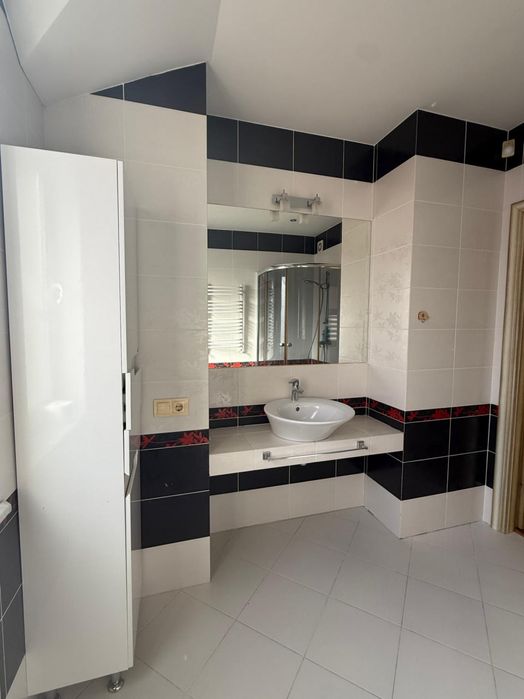 Продаж будинку Левандівка  поруч з озером та парком