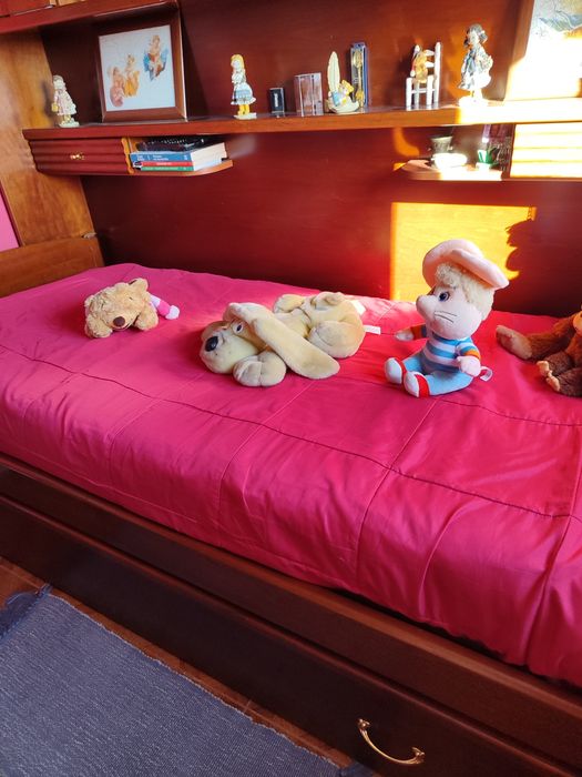 Cama de solteiro com gaveta