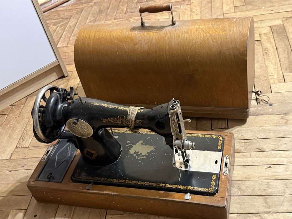 Швейная машина ретро