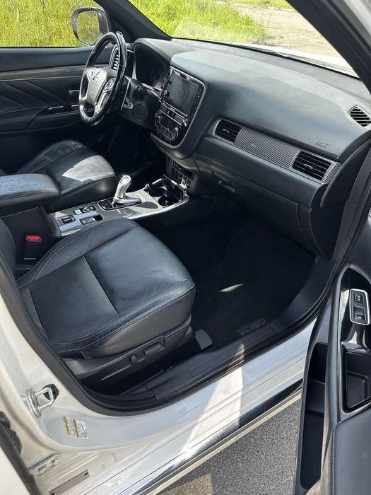 Mitsubishi Outlander PHEV 2019