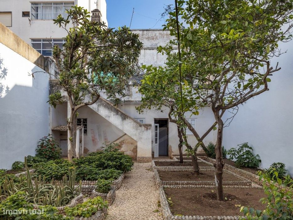 4-Bedroom House Under Renovation in the Center of Portimão City, ...