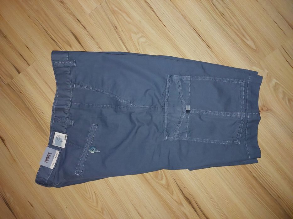 Nowe bermudy rozmiar 34