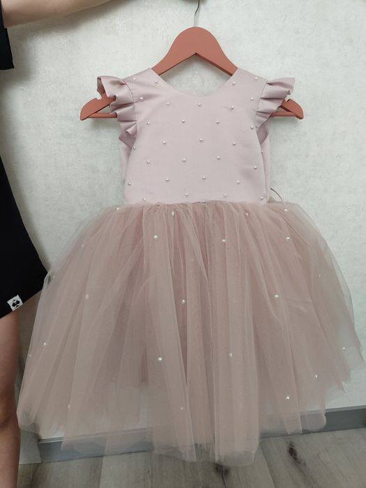 Нарядна пишна сукня 116 розмір