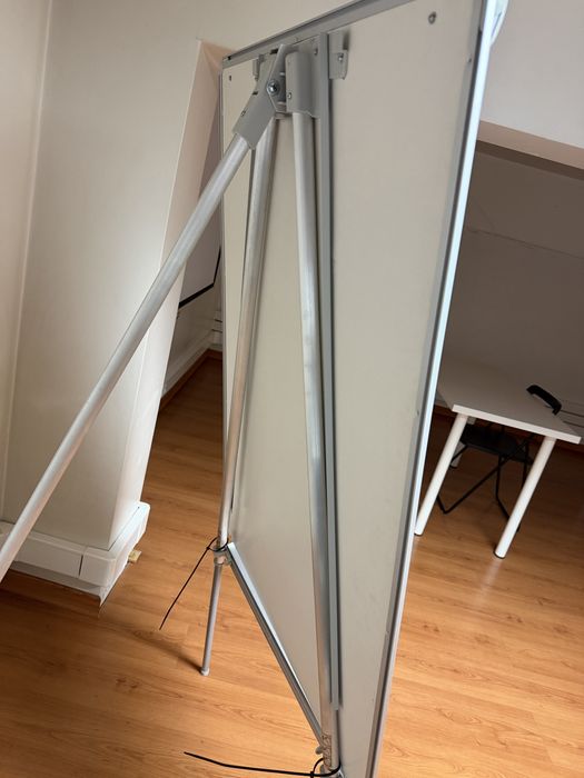 Quadro Branco Flipchart Magnético com Tripé – Excelente Estado