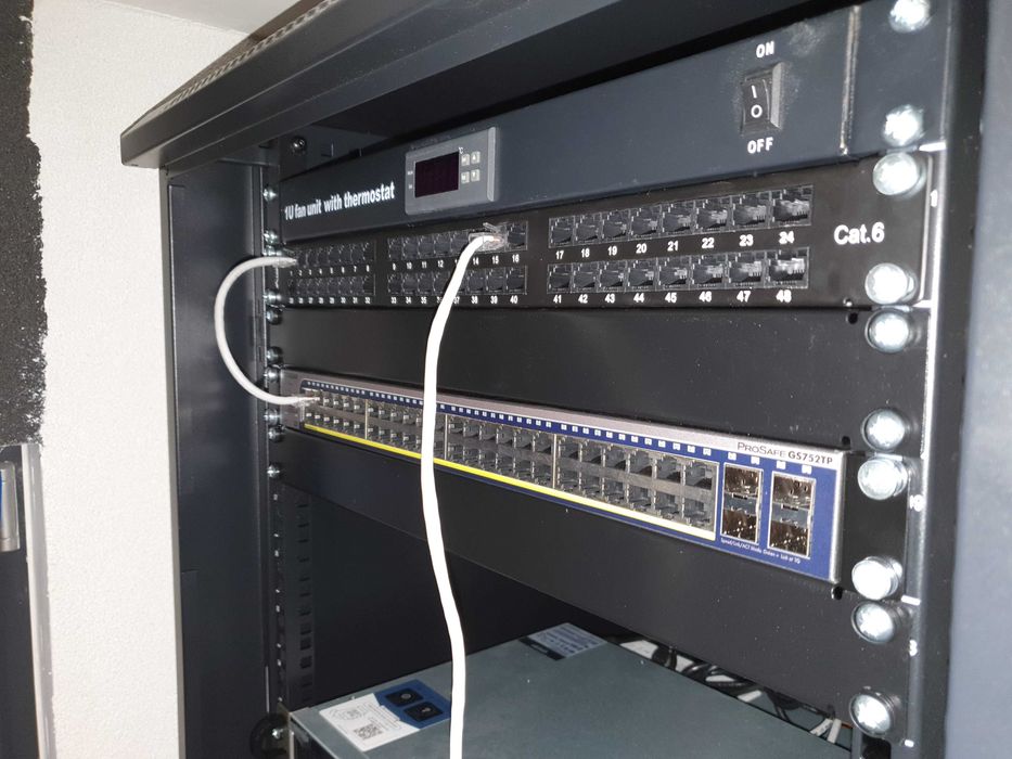 Switch NETGEAR GS752TPv2 48xGB POE+ 4xSFP