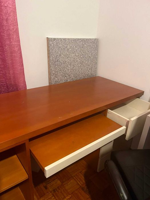 Secretaria e cadeira