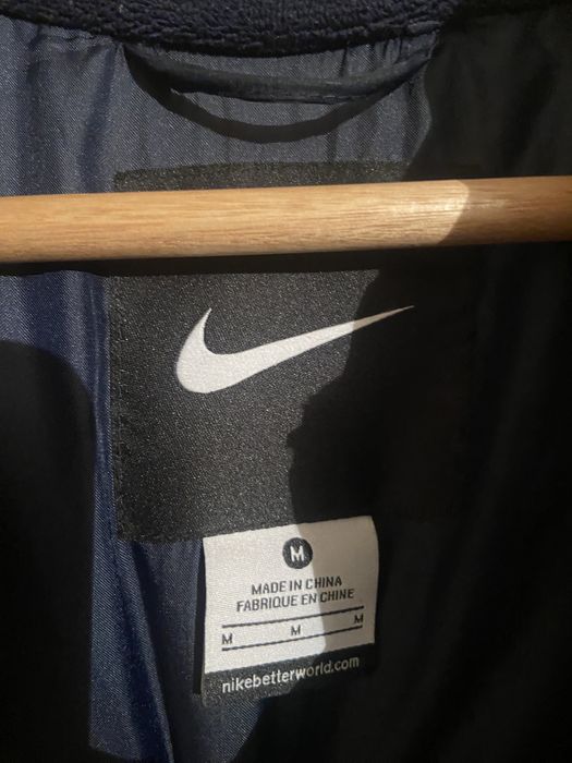 Курточка Найк ред бул