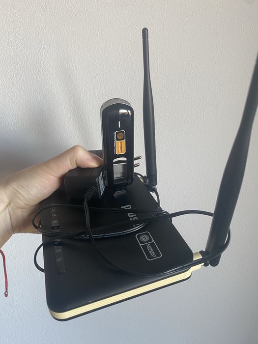 Modem LTE Huawei E3372s oraz router D-Link DWR-116