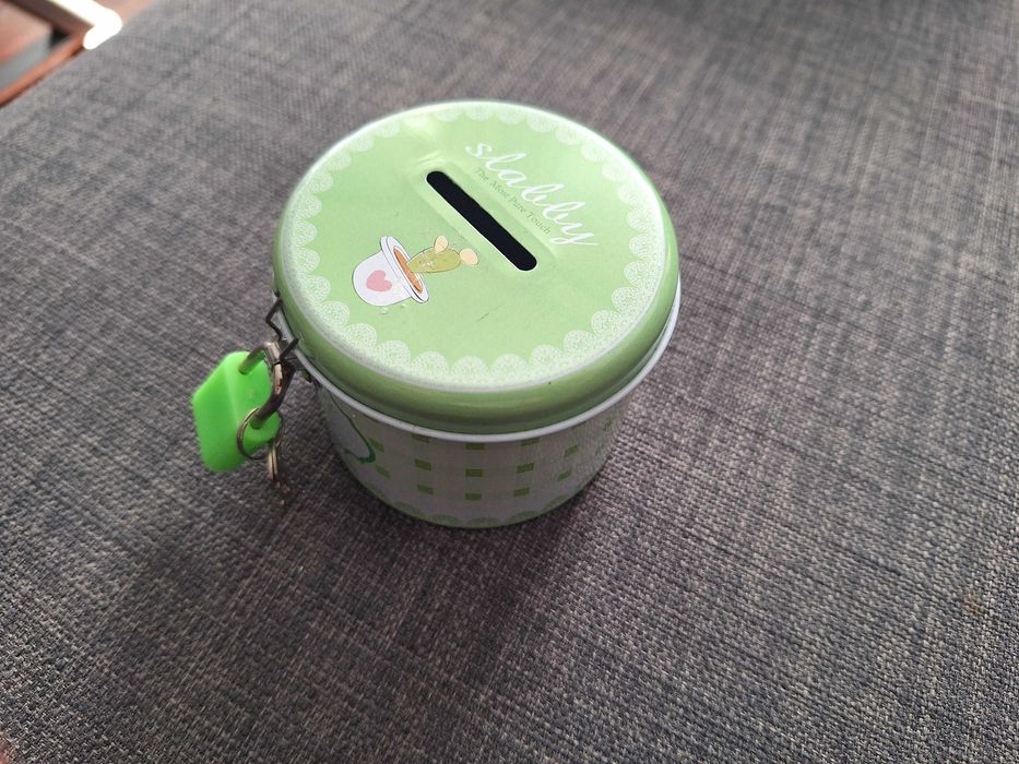 Mealheiro / Caixa com cadeado nova