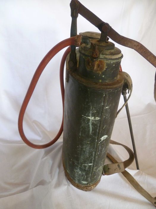 Máquina de sulfatar de cobre Hipólito dos anos 60 Museu casa de aldeia