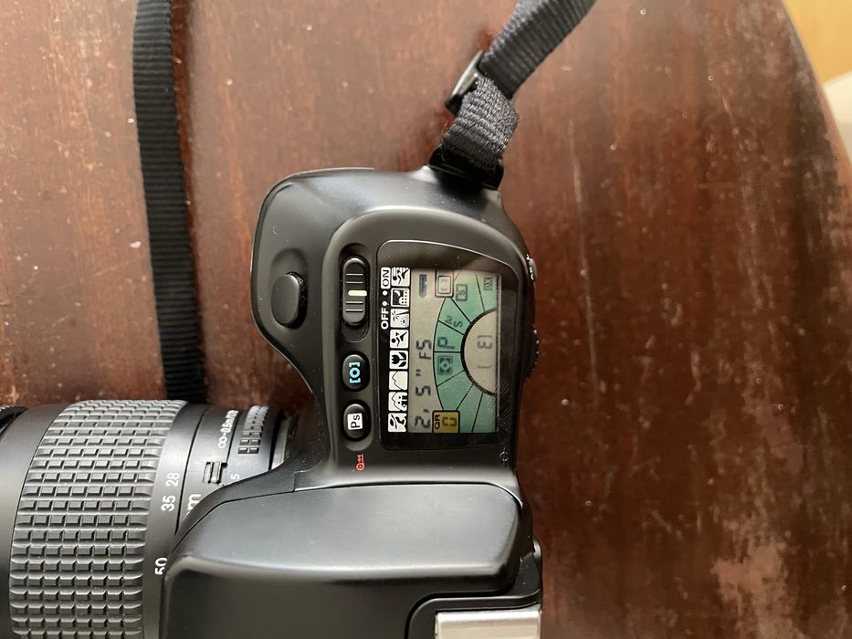 Máquina fotográfica Nikon F70