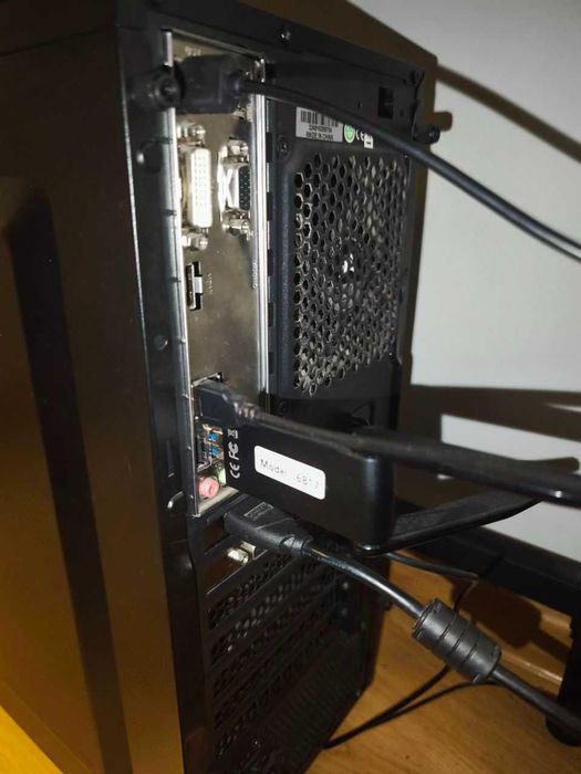 Komputer stacjonarny Intel i5-6500 / 32 GB RAM / Radeon RX 480 + monitor Samsung 24′′