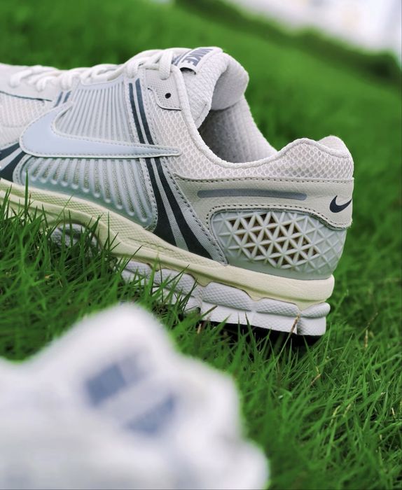 Оригінальні Кросівки Nike Air Zoom Vomero 5 Platinum Tint зум вомеро