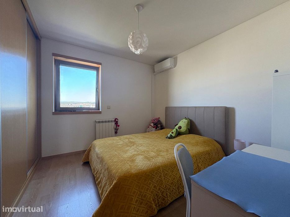 Apartamento T3 (recuado) com 56m2 de terraço, no centro da Trofa