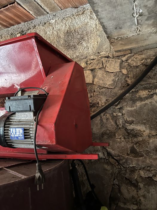 Relador eletrico, 2 baças, 1 prensa, uma maquina de sulfatar