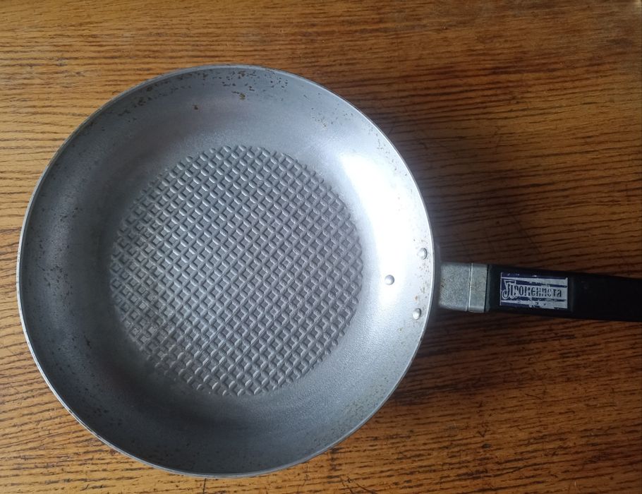 Сковорода из СССР со съемной ручкой.