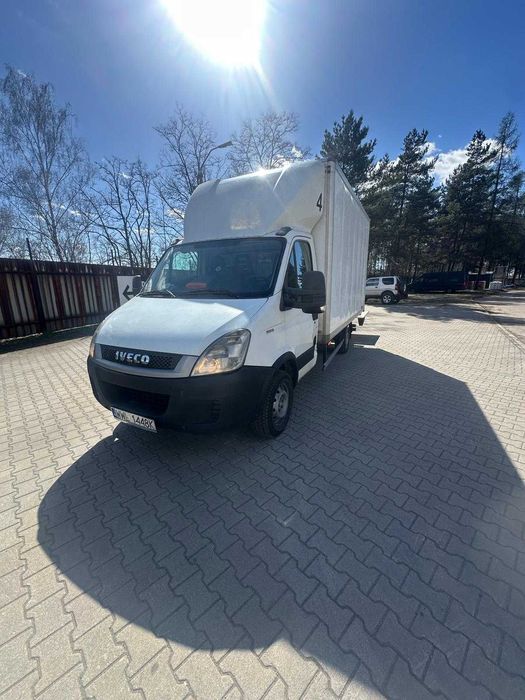 Wynajem busa, samochodu dostawczego. Duża paka 8EP 420cm z windą 500kg