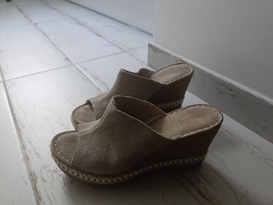 Klapki Lasocki r. 39 koturny