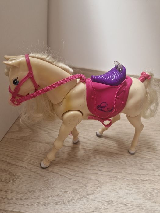 Barbie, lalka z koniem