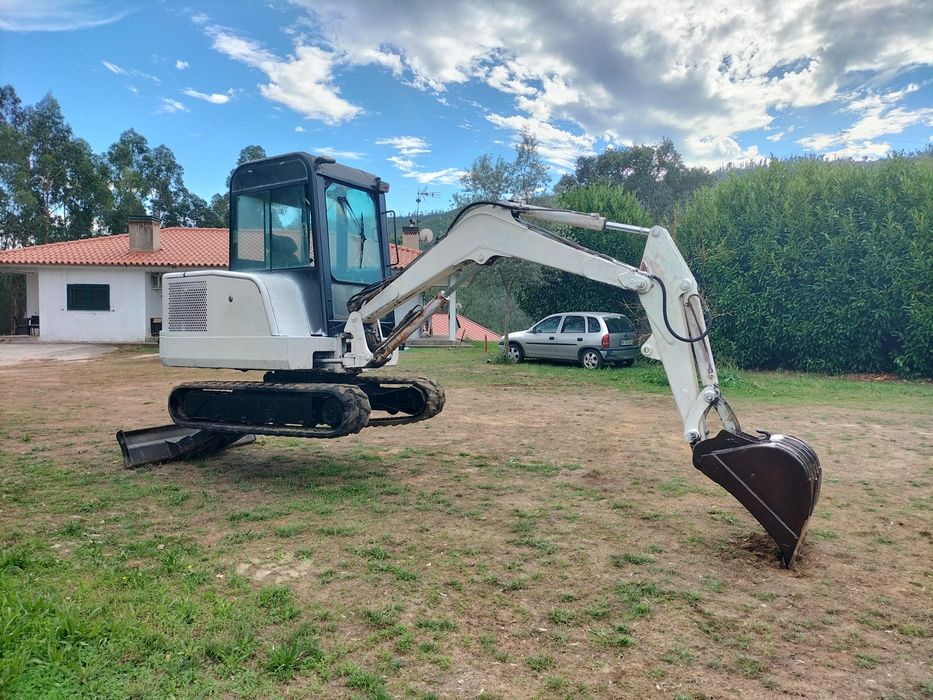 Mini giratória Bobcat 331