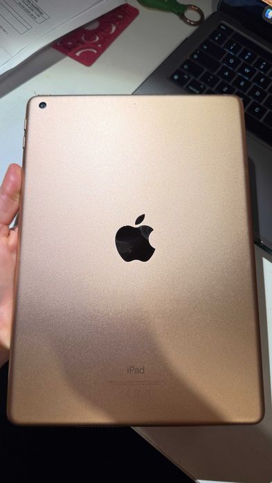 iPad (6. generacji) 128GB gold, stan bardzo dobry