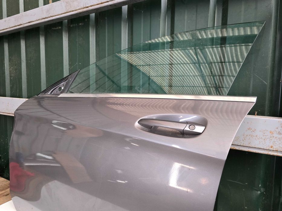 Porta frente esquerda Mercedes CLA W117 (2013 a 2019)