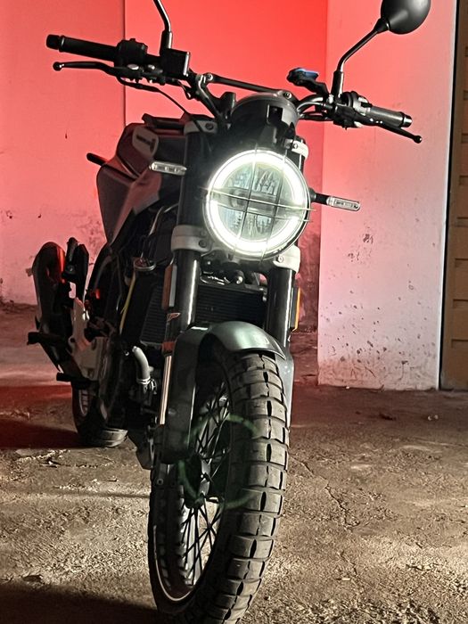 Husqvarna Svartpilen 125