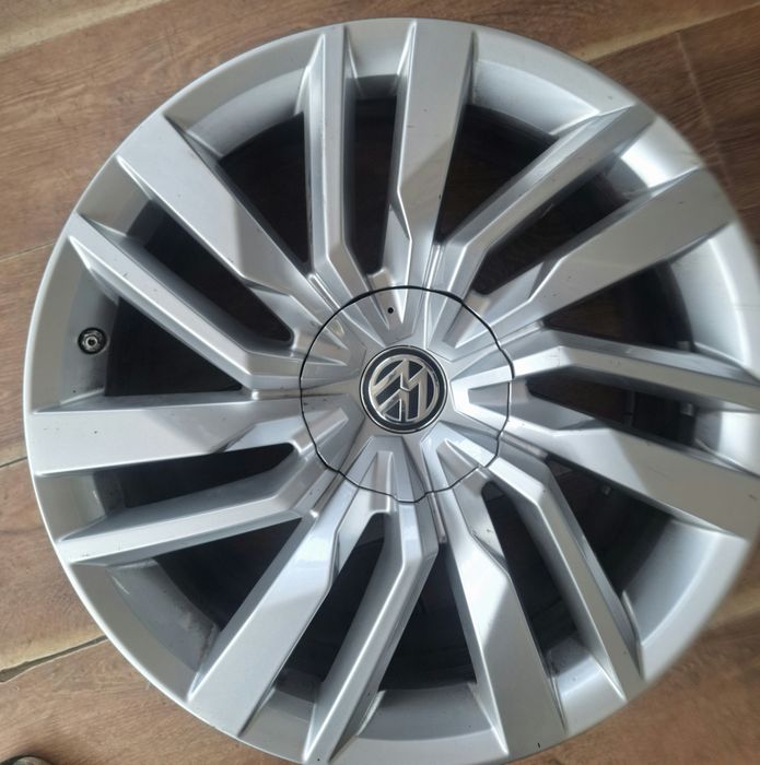 Продам заводські диски на  VW .Audi .Mercedes  19 радіус 5X112 R 19  в супер стані.Чехія