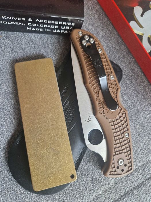 Nóż Spyderco Endura z osełką