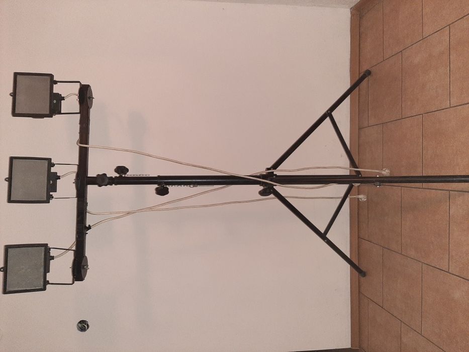 Lampy studyjne do oświetlenia sali