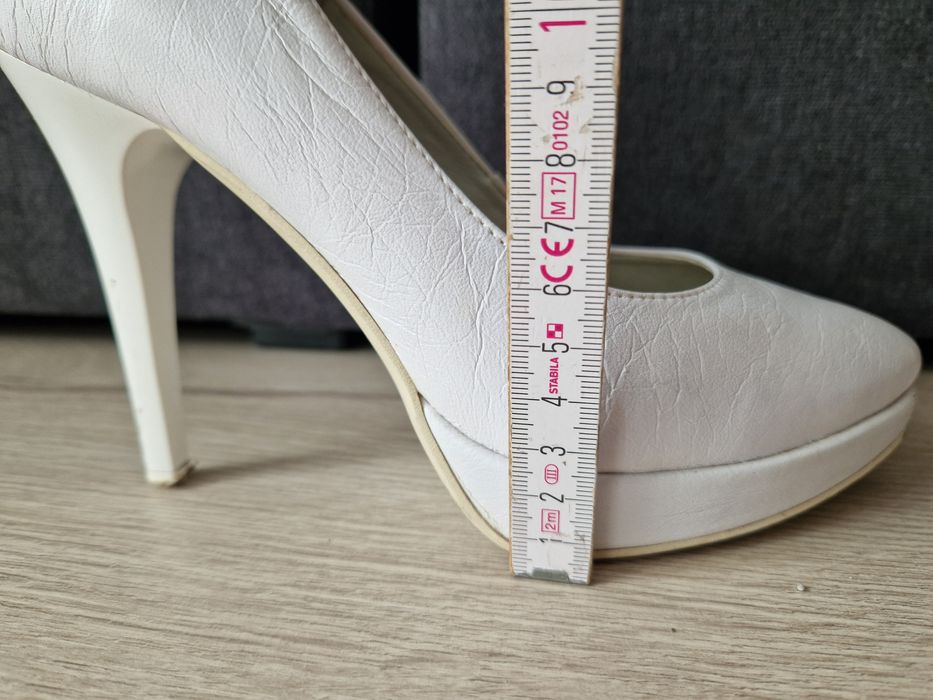 Buty ślubne białe