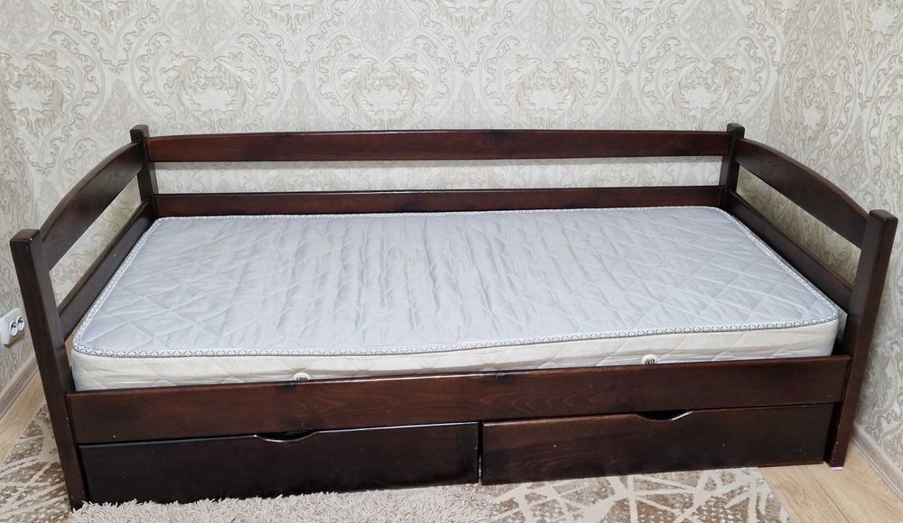 Продам дитяче ліжко +матрац + шухляди.