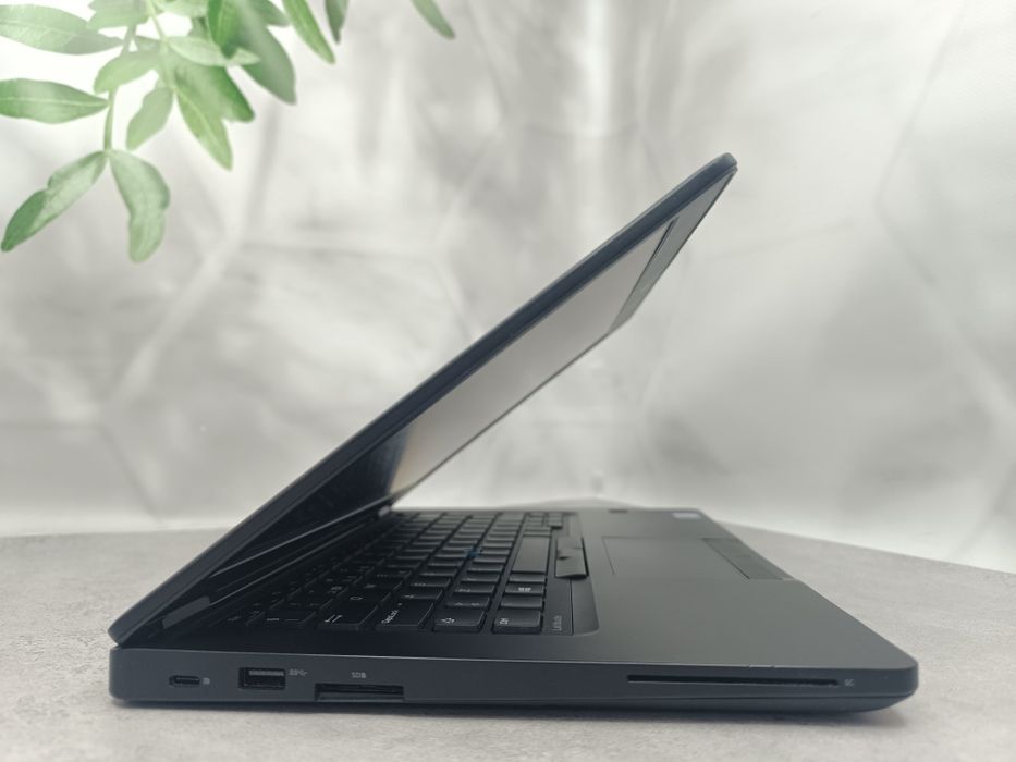 Ноутбук Dell Latitude 5480/i5-6300U/8 ГБ/NVMe 256GB/14" Full HD