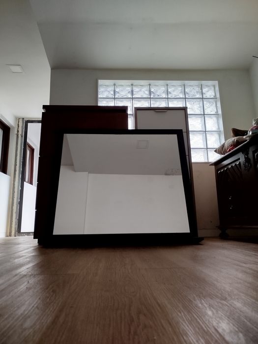 2 espelhos fundo madeira