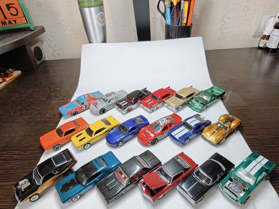 Машинки модели hot wheels matchbox Johnny lightning racing champions maisto
