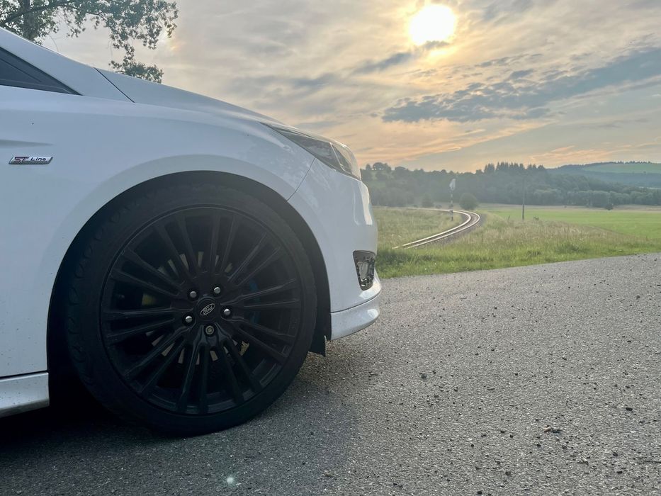 Ford Focus MK3 ST-line, bezwypadkowy, polski salon, frozen white, niski przebieg