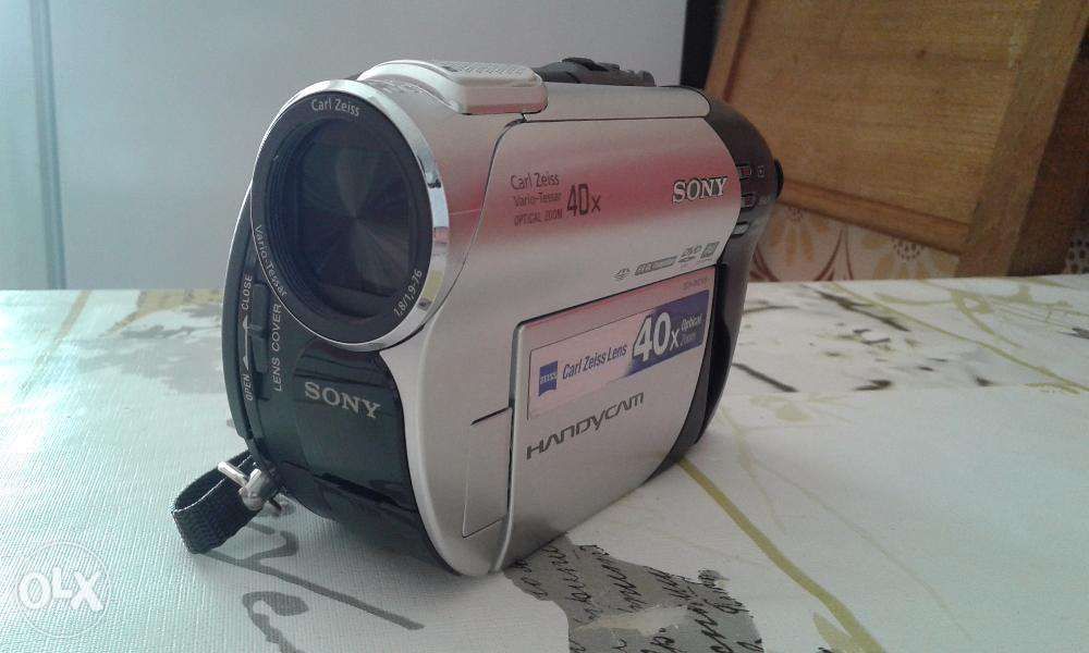 Câmara de filmar Sony DCR-DVD106 para reparar ou peças