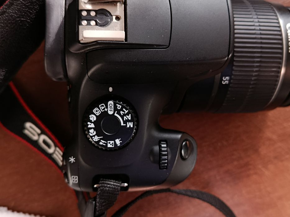 Фотоапарат Canon EOS 4000D + Об'єктив EF-S 18-55mm III | Пробіг лише 15 000 кадрів