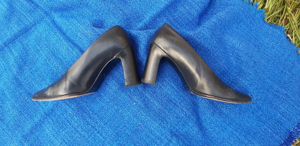 Via Spiga czółenka buty pantofle granatowe r.36 skóra